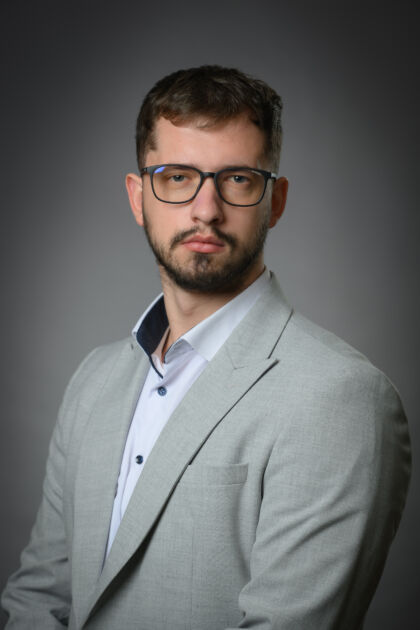 regulacny-trojuholnik-eu-v-priemysle-ai-act-nis2-a-gdpr-v-praxi